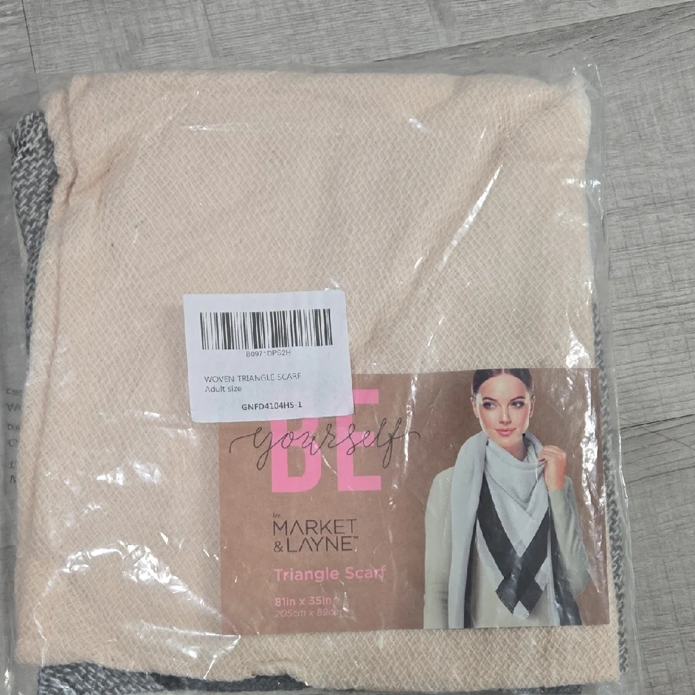 Market & Layne Cream Woven Triangle Scarf with Gray Trim – NWT